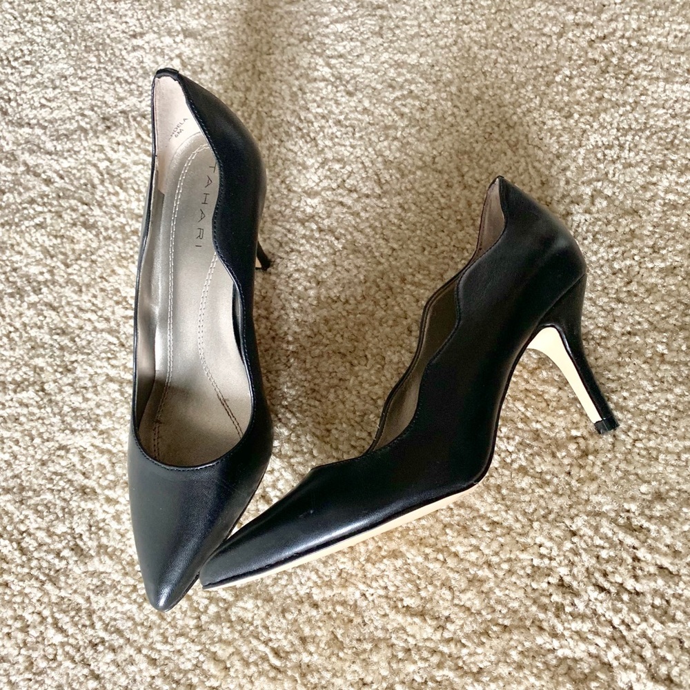 Like new Tahari pump